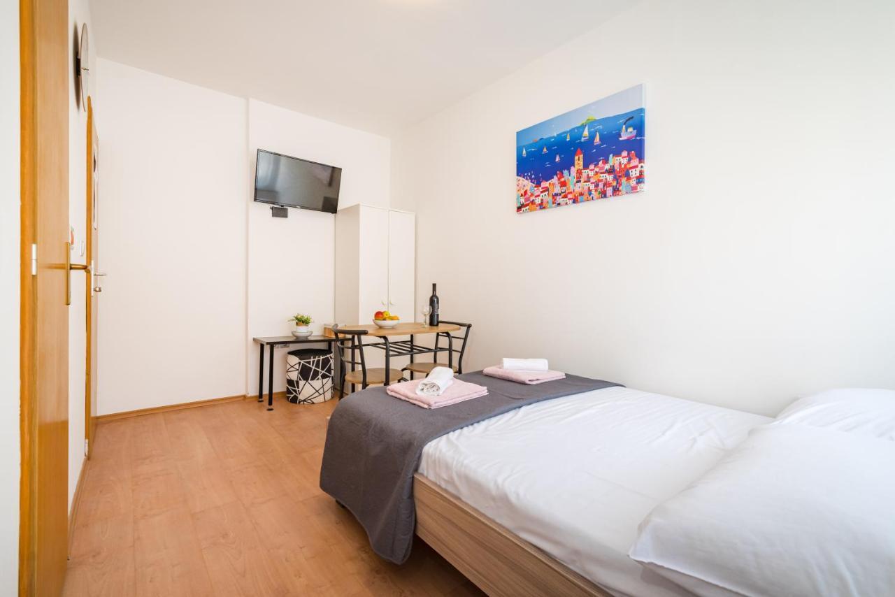 Studio And Rooms Zadar City Wall Екстер'єр фото